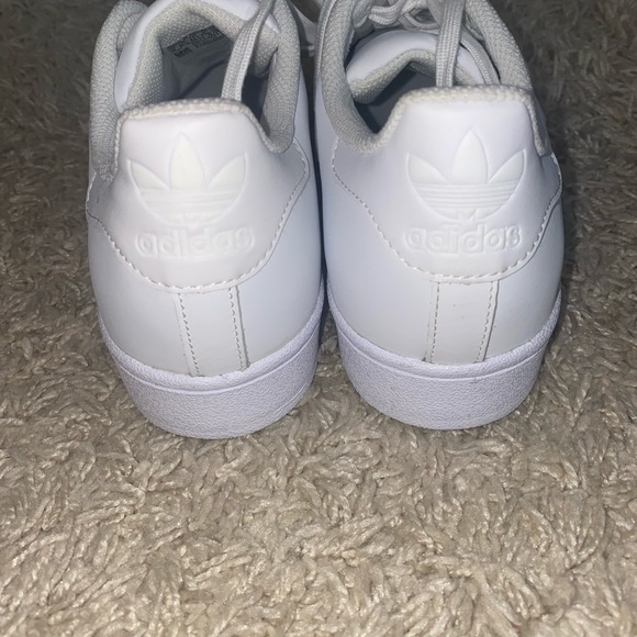 White women’s Adidas sneakers - size 9.5. - Picture 2 of 4